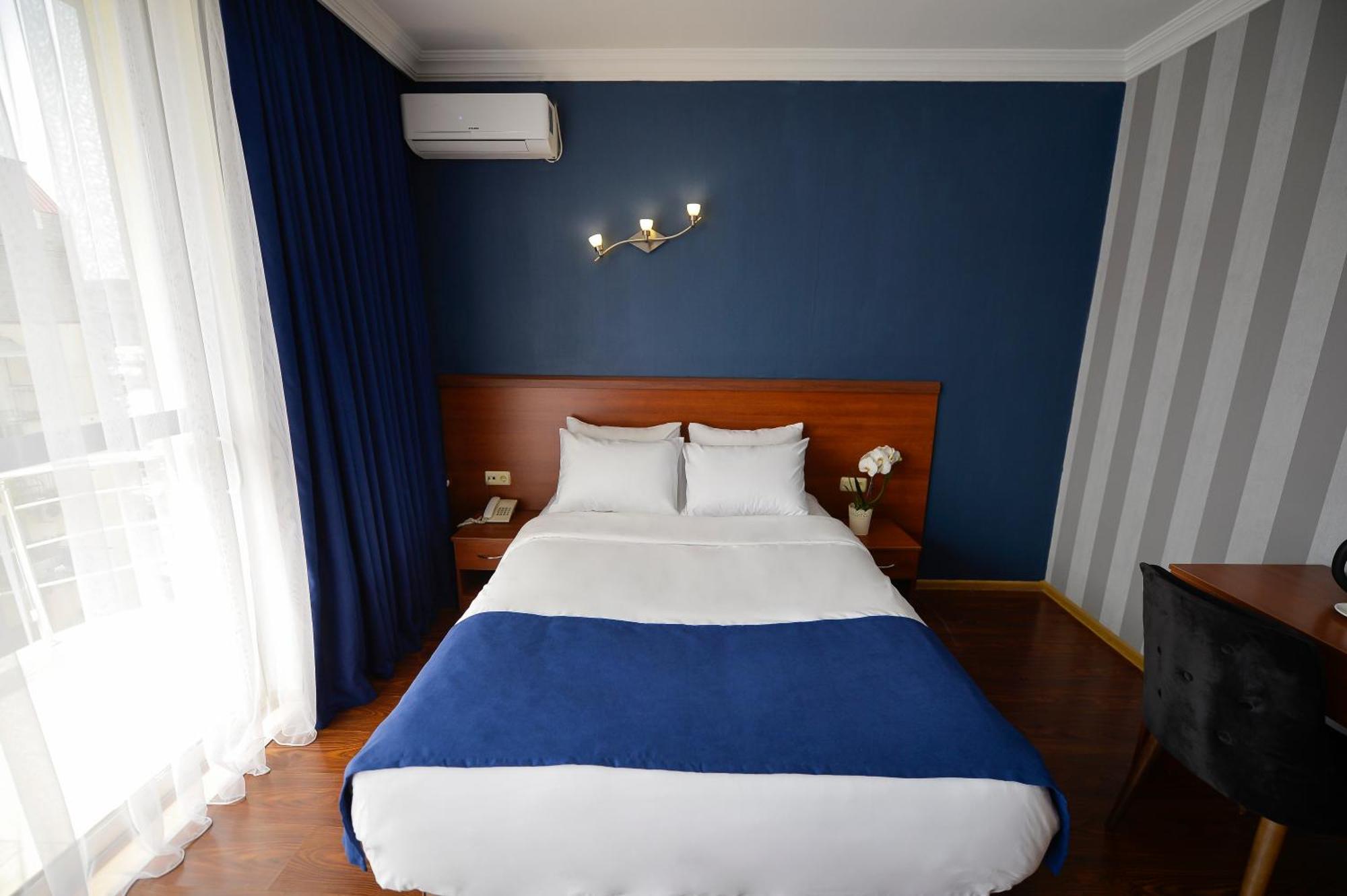 Aura Boutique Hotel Batumi Exteriör bild