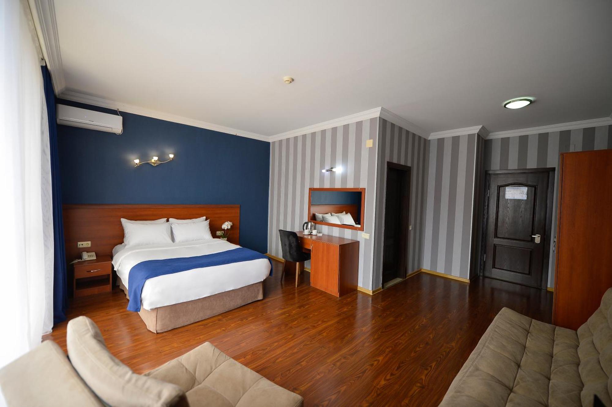 Aura Boutique Hotel Batumi Exteriör bild