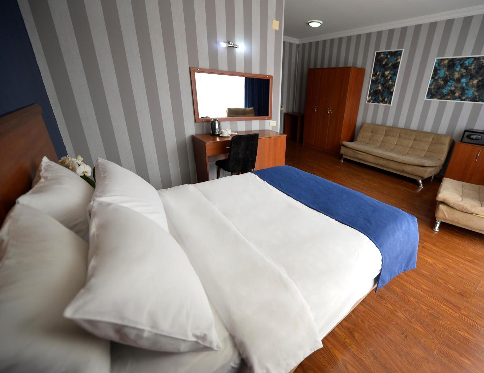 Aura Boutique Hotel Batumi Rum bild